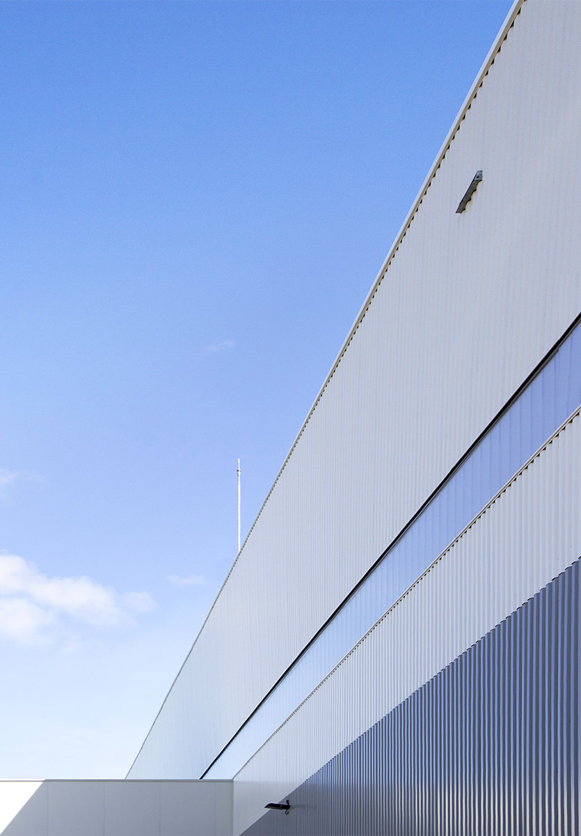 Photographie d'un détail de la facade d'Airlog HUB logistique