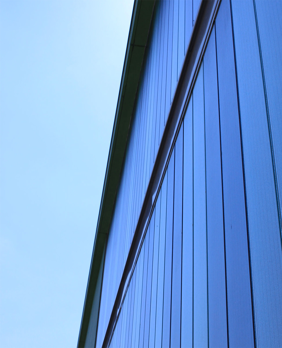 Photographie détailsdu vitrage bleu de la STEP d'Albi