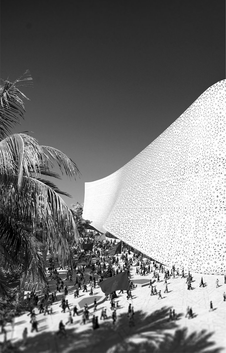 Perspective verticale extèrieure en noir et blanc des supporteurs circulant par les ouvertures du drapé du bâtiment