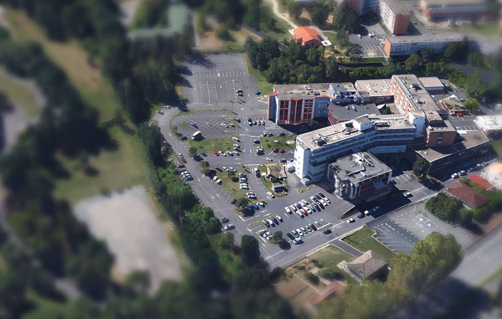 Perspective aérienne google de l'hopital dans son contexte