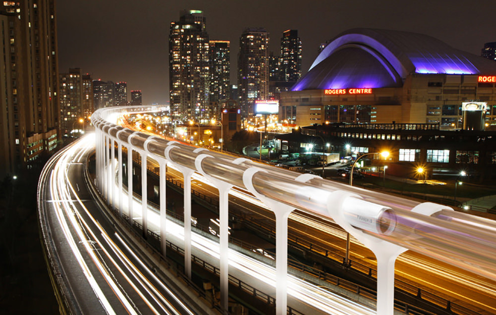 Perspective d'un ligne hyperloop de nuit dans la ville de Toronto