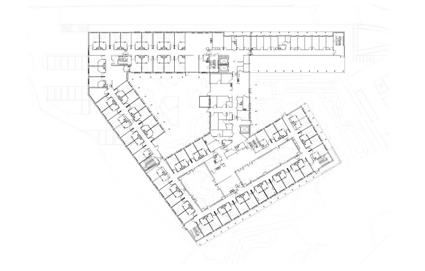 Vue en plan du bâtiment en forme triangulaire avec 3 cours intérieures